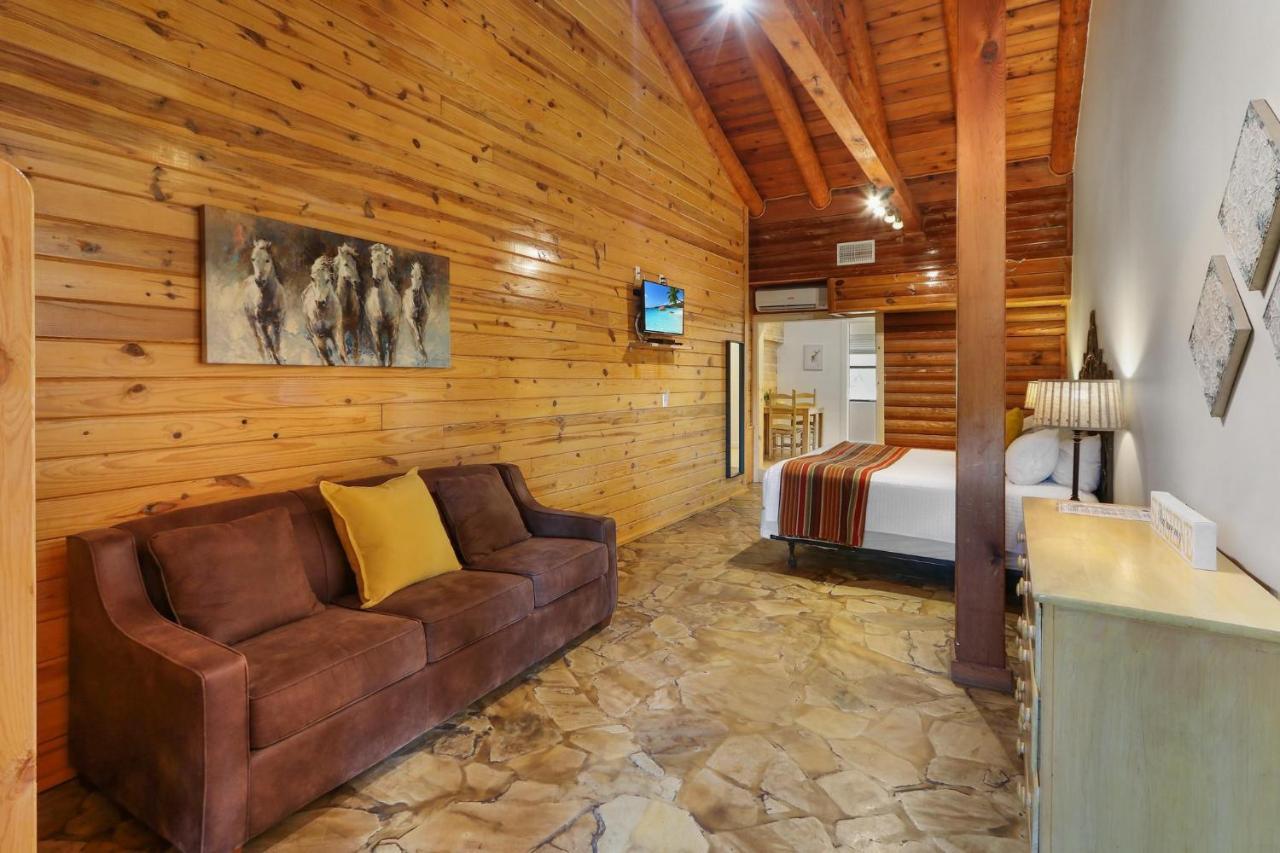 Wimberley Log Cabins Resort And Suites- Unit 3 Kültér fotó